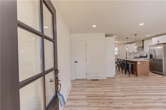 207 Cedar SE Way, Marietta, GA 30060