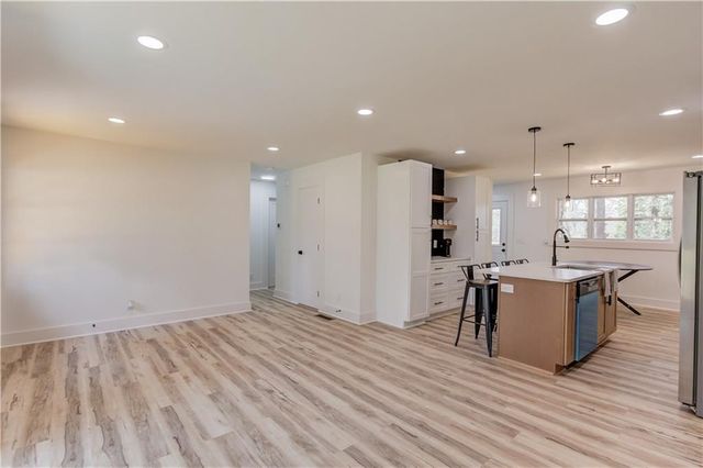 207 Cedar SE Way, Marietta, GA 30060