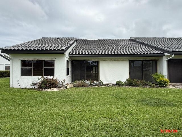 9 Windsor Lane, Boynton Beach, FL 33436