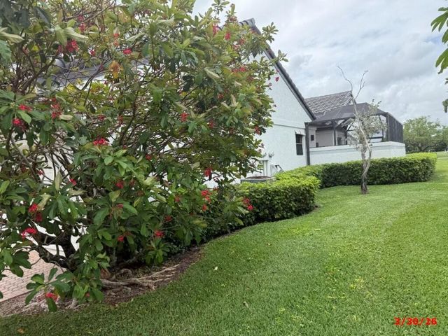9 Windsor Lane, Boynton Beach, FL 33436