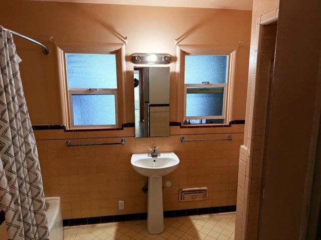 1212 Kern St, Newman, CA 95360