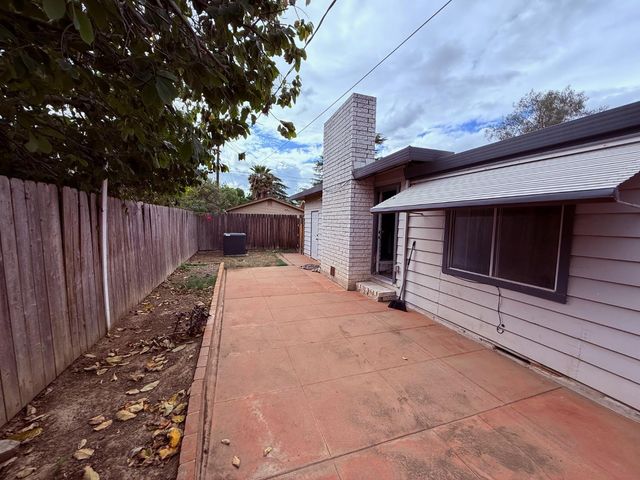 1212 Kern St, Newman, CA 95360