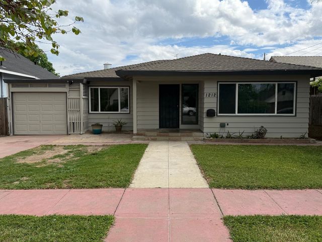 1212 Kern St, Newman, CA 95360