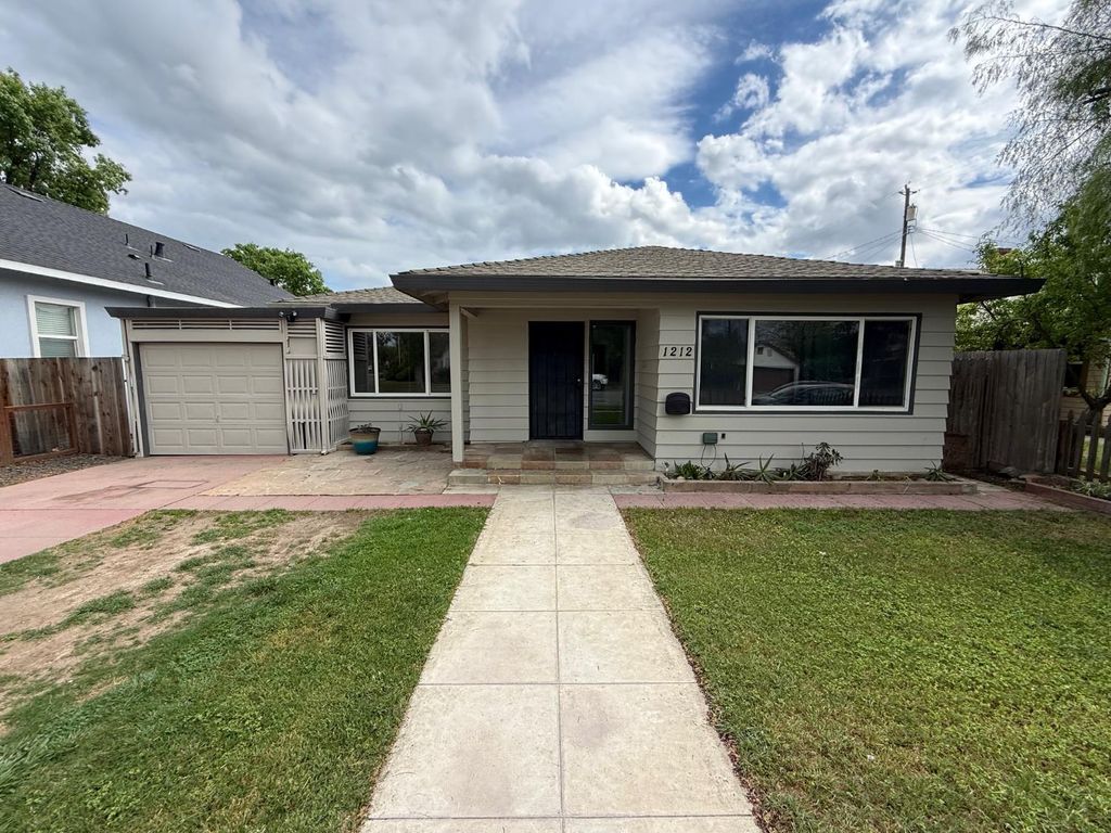 1212 Kern St, Newman, CA 95360