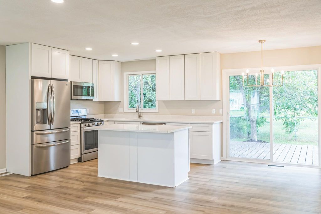 7725 Dupont Avenue N, Brooklyn Park, MN 55444