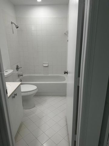 2930 SE 12th Rd 203-31, Homestead, FL 33035