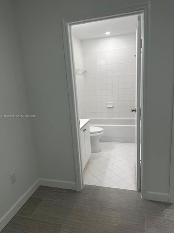 2930 SE 12th Rd 203-31, Homestead, FL 33035