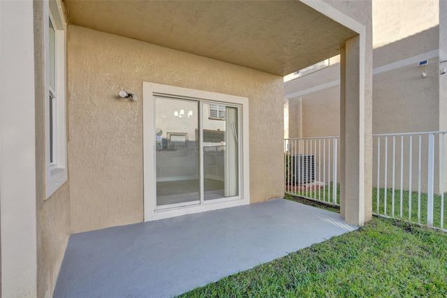 869 NW 127th Avenue, Coral Springs, FL 33071