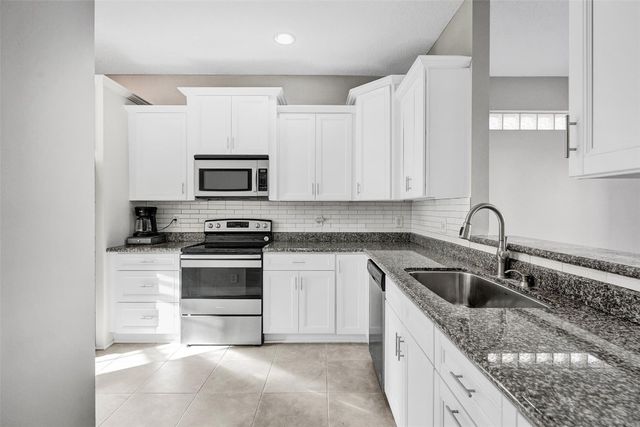 869 NW 127th Avenue, Coral Springs, FL 33071