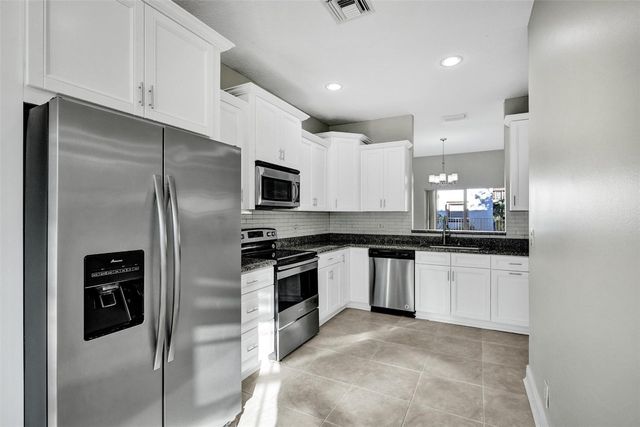 869 NW 127th Avenue, Coral Springs, FL 33071