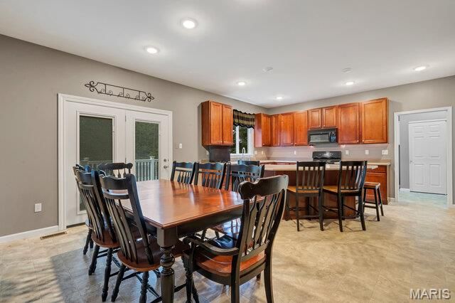 16 Golden Maples Court, Lake St Louis, MO 63367