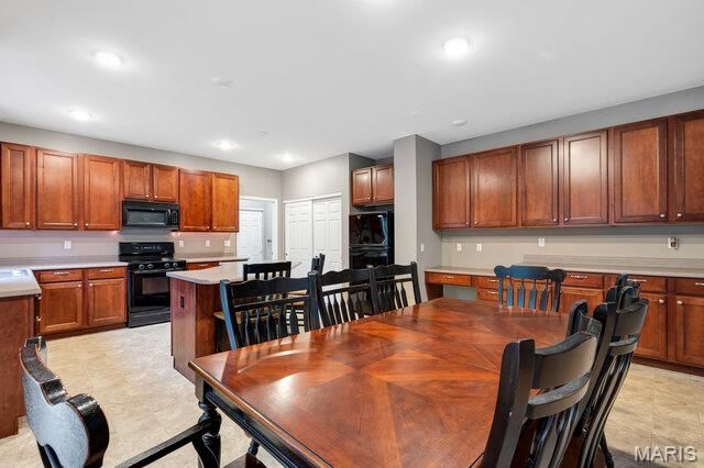 16 Golden Maples Court, Lake St Louis, MO 63367