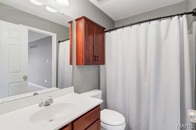 16 Golden Maples Court, Lake St Louis, MO 63367