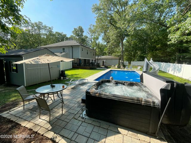 225 W Bird Village Road, Jackson, NJ 08527