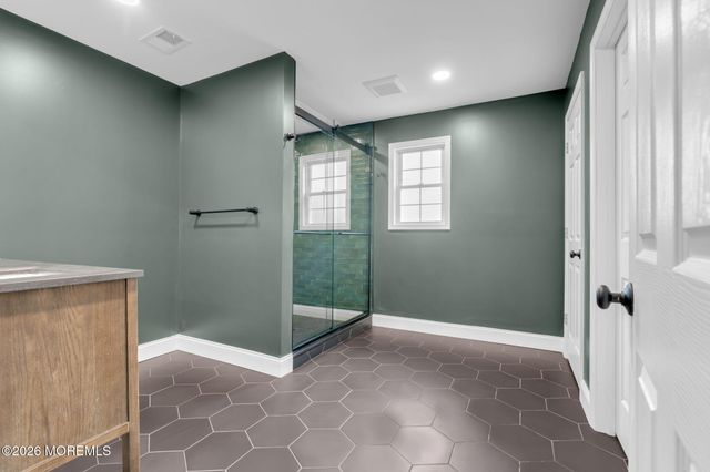 225 W Bird Village Road, Jackson, NJ 08527