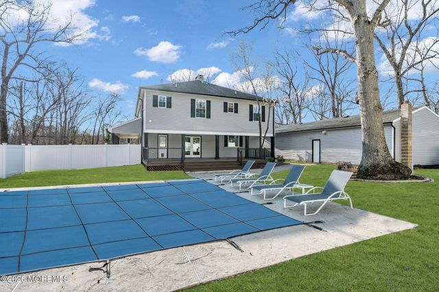 225 W Bird Village Road, Jackson, NJ 08527