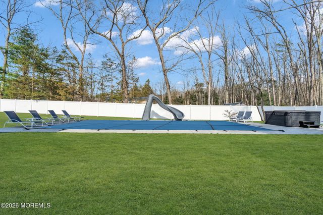 225 W Bird Village Road, Jackson, NJ 08527