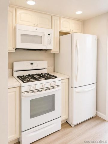 950 B Avenue, Coronado, CA 92118