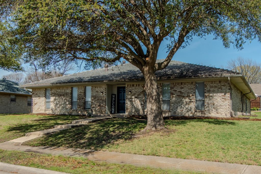 5902 Fawn Valley Lane, Rowlett, TX 75089