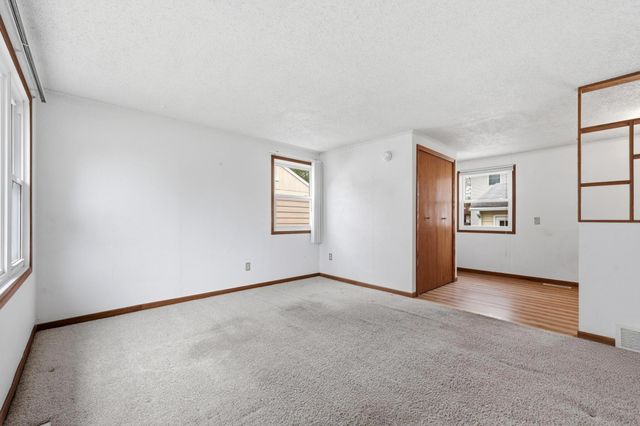 621 19th Street N, Moorhead, MN 56560