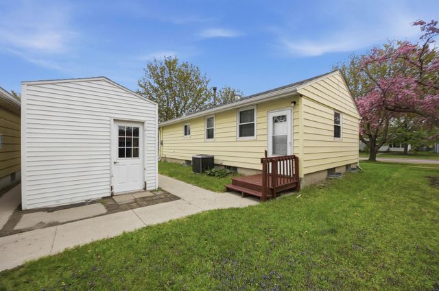 621 19th Street N, Moorhead, MN 56560