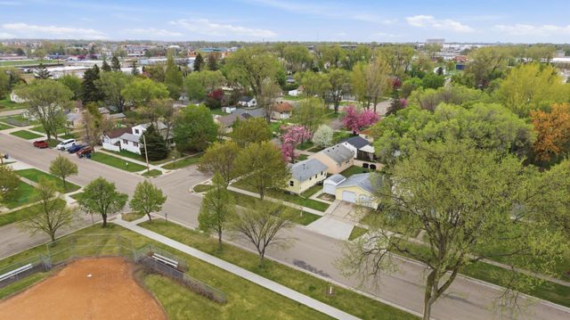 621 19th Street N, Moorhead, MN 56560