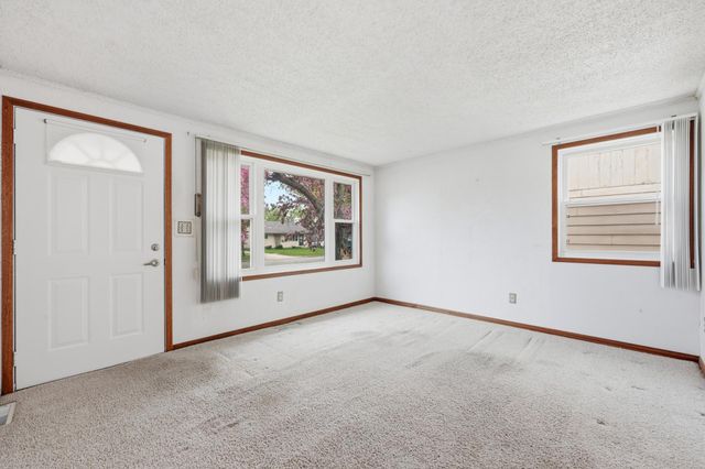 621 19th Street N, Moorhead, MN 56560