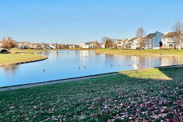 10 Prenzler Drive, Bloomington, IL 61704