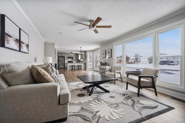 10 Prenzler Drive, Bloomington, IL 61704