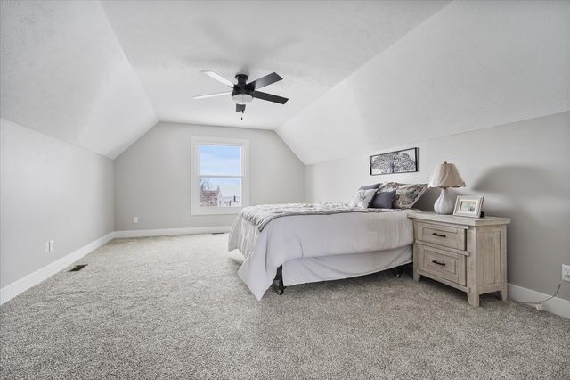 10 Prenzler Drive, Bloomington, IL 61704