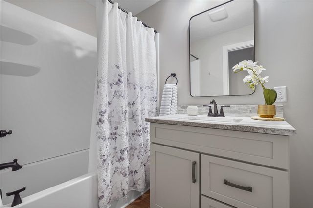 10 Prenzler Drive, Bloomington, IL 61704