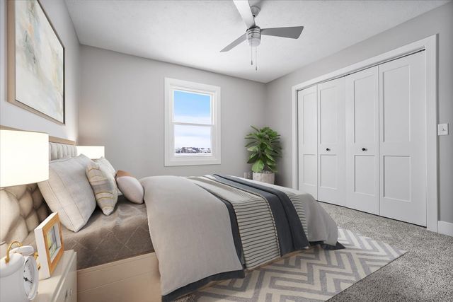 10 Prenzler Drive, Bloomington, IL 61704