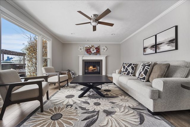 10 Prenzler Drive, Bloomington, IL 61704