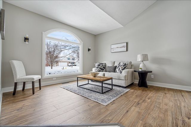 10 Prenzler Drive, Bloomington, IL 61704