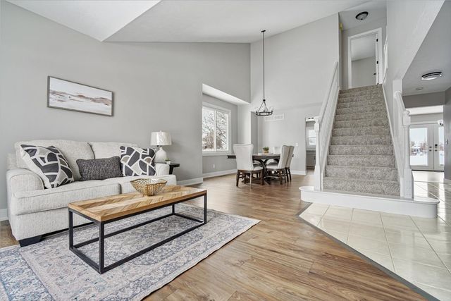 10 Prenzler Drive, Bloomington, IL 61704