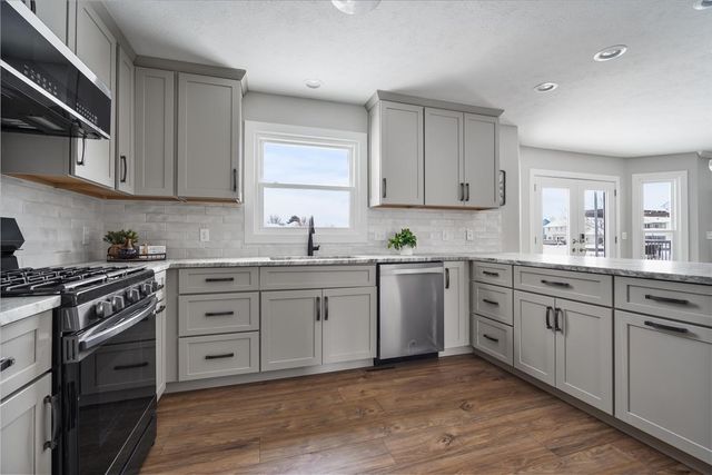 10 Prenzler Drive, Bloomington, IL 61704