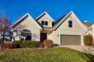 10 Prenzler Drive, Bloomington, IL 61704