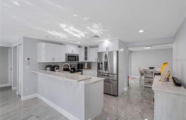 2927 W HENRY AVENUE, Tampa, FL 33614