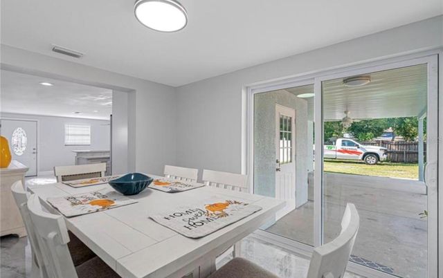 2927 W HENRY AVENUE, Tampa, FL 33614