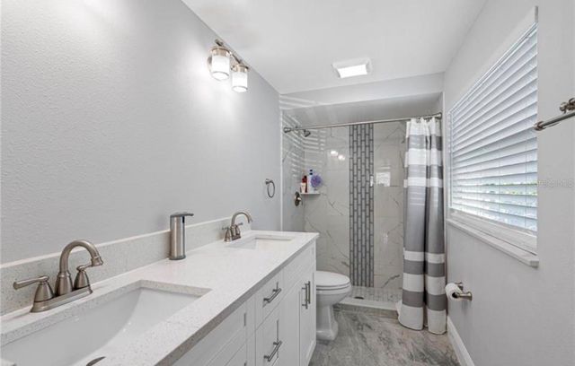 2927 W HENRY AVENUE, Tampa, FL 33614