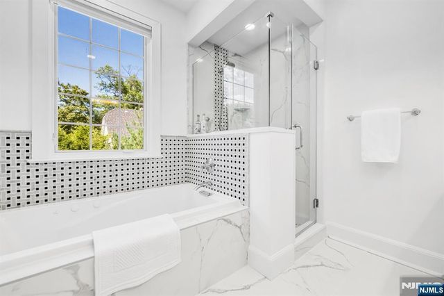 16 Gabriel Court 16, Paramus, NJ 07652