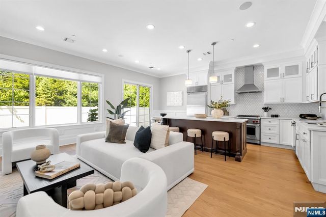 16 Gabriel Court 16, Paramus, NJ 07652