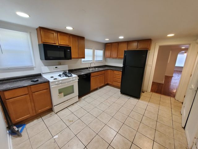 3707 W Mclean Avenue, Chicago, IL 60647