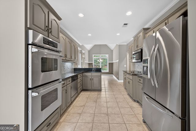 564 Richmond Place, Loganville, GA 30052