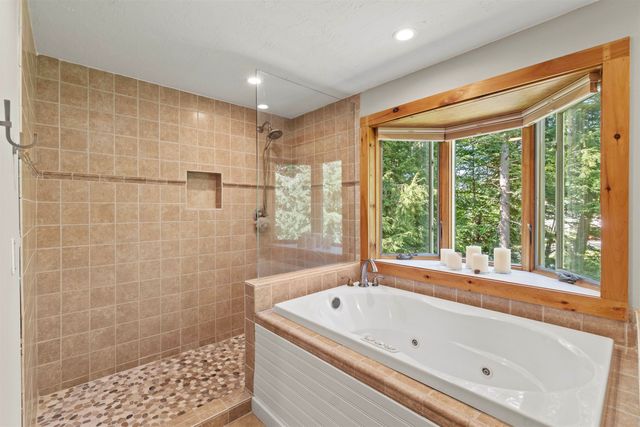 16 Hampshire Drive, Gilford, NH 03249