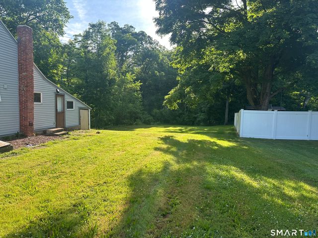 634 East Street North, Suffield, CT 06078