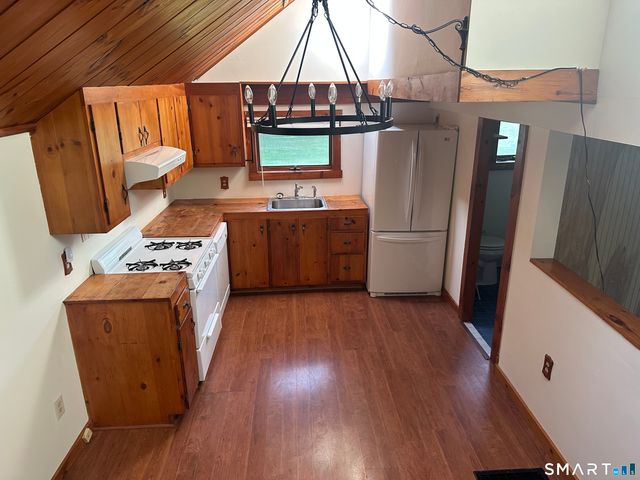 634 East Street North, Suffield, CT 06078