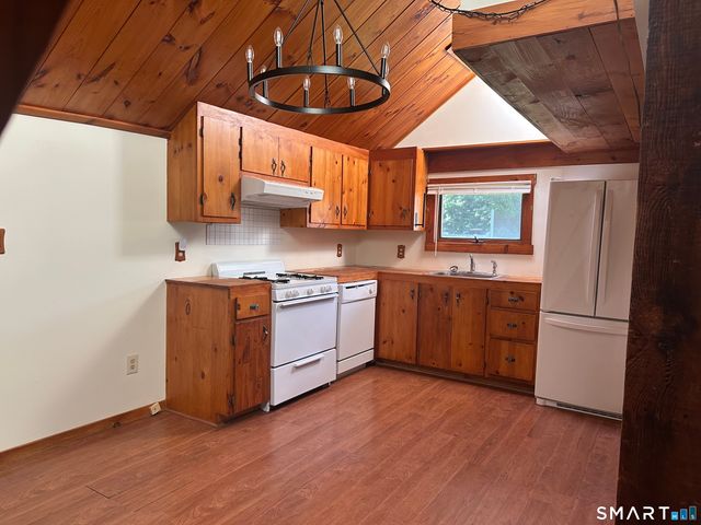 634 East Street North, Suffield, CT 06078
