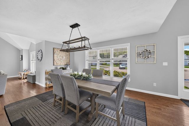 21 Bunker Ln, Lakeville, MA 02347