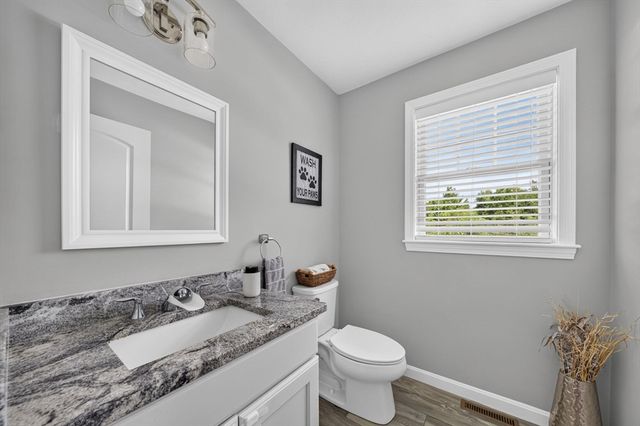 21 Bunker Ln, Lakeville, MA 02347
